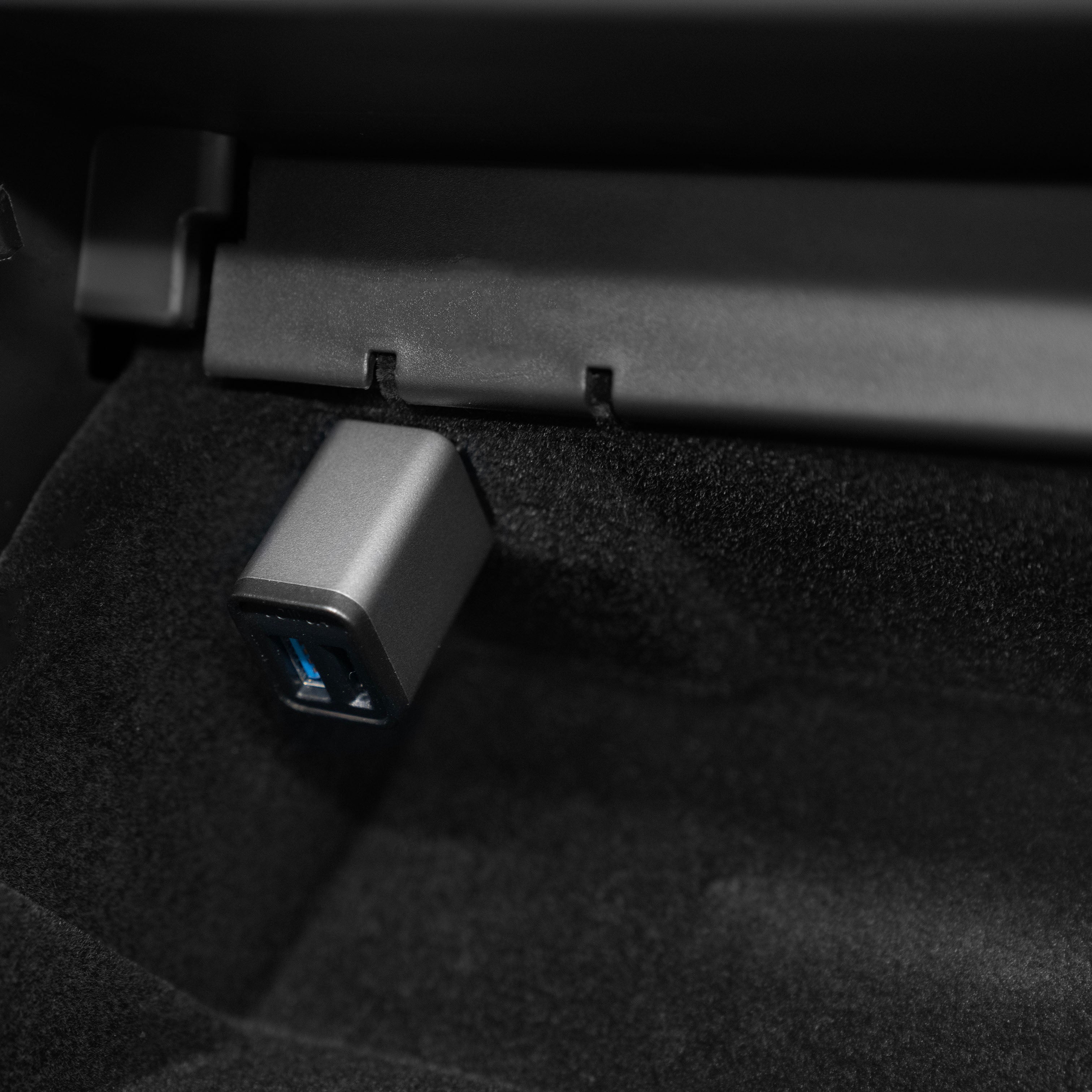 Sentrycam reader plugged into glovebox port