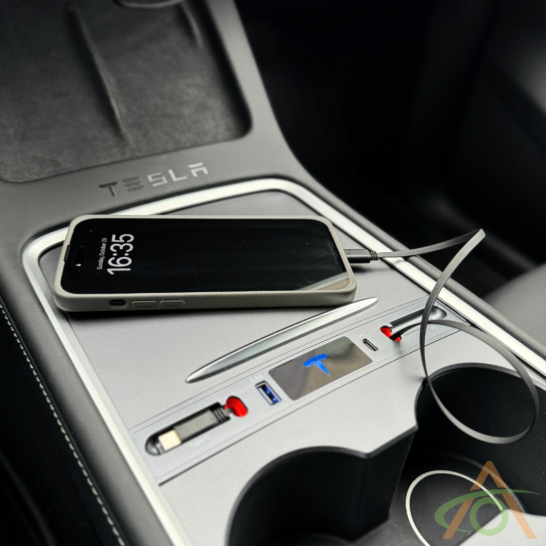 Retractable USB Charging Hub for Tesla Model 3 & Y